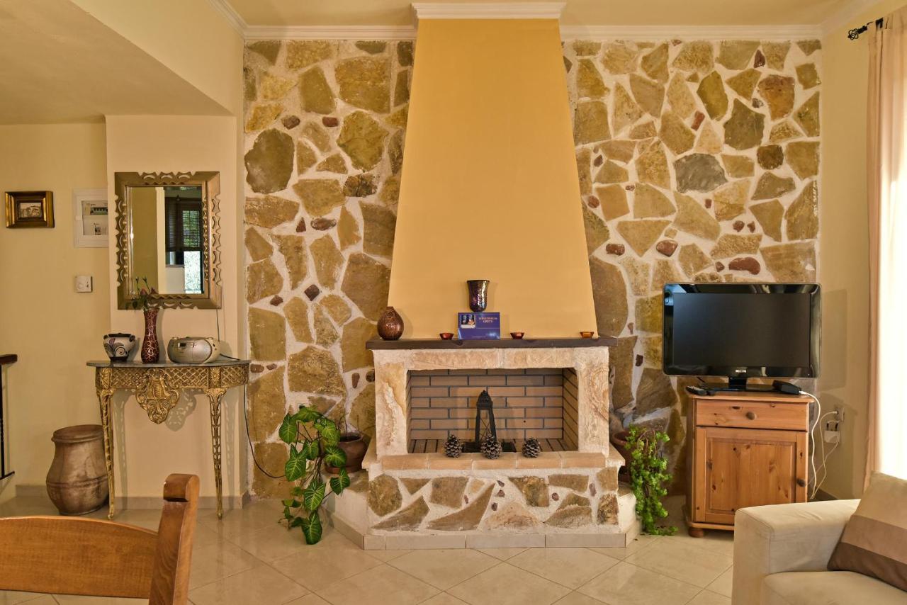 Olive Farm Villa Agia Marina  ภายนอก รูปภาพ