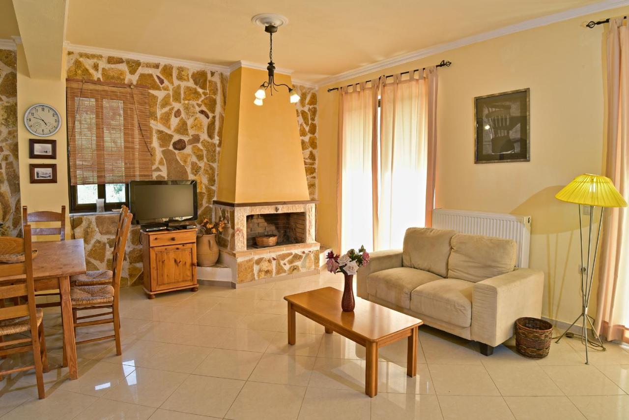 Olive Farm Villa Agia Marina  ภายนอก รูปภาพ